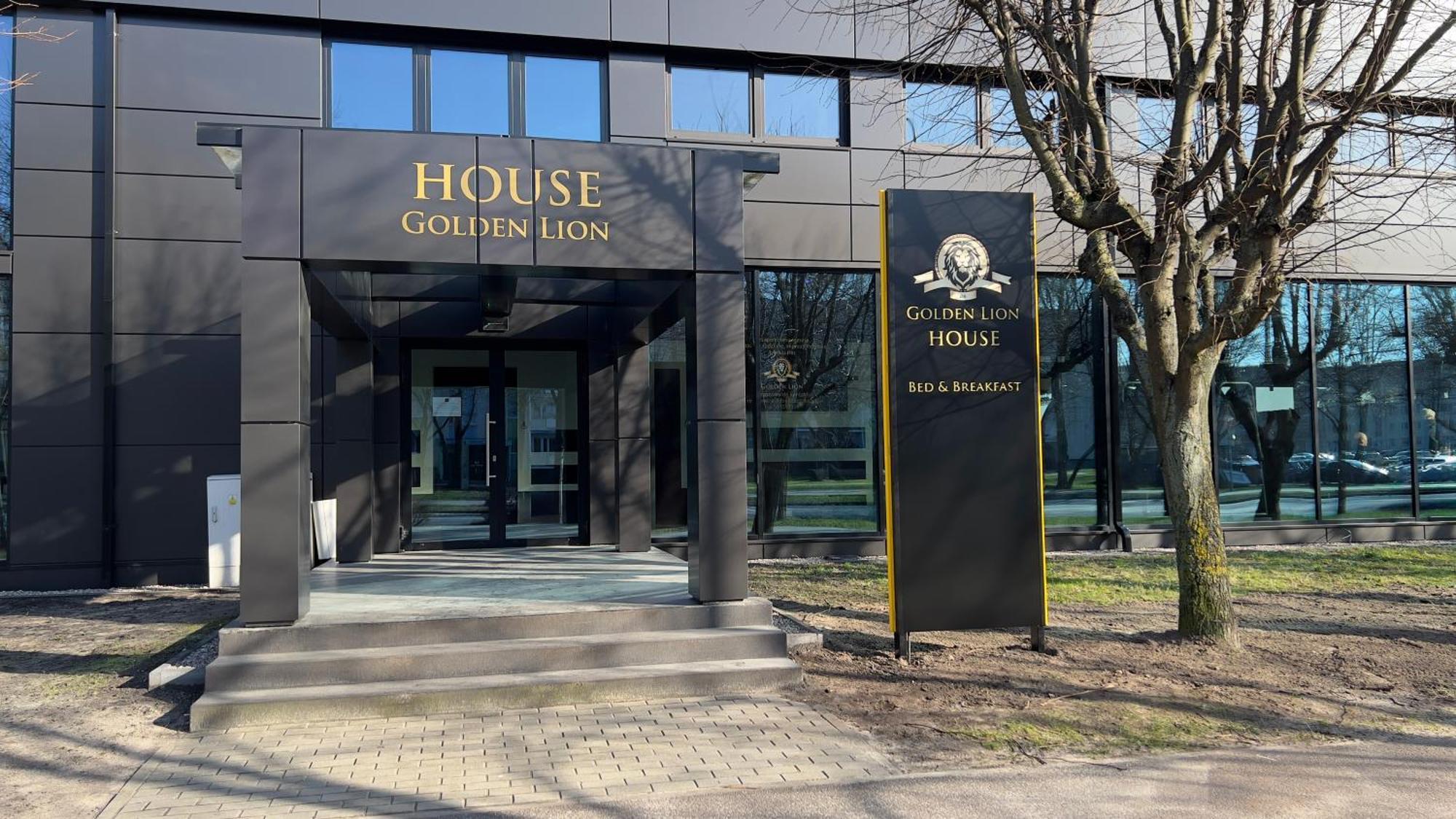 Golden Lion House Bed&Breakfast Румя Екстер'єр фото