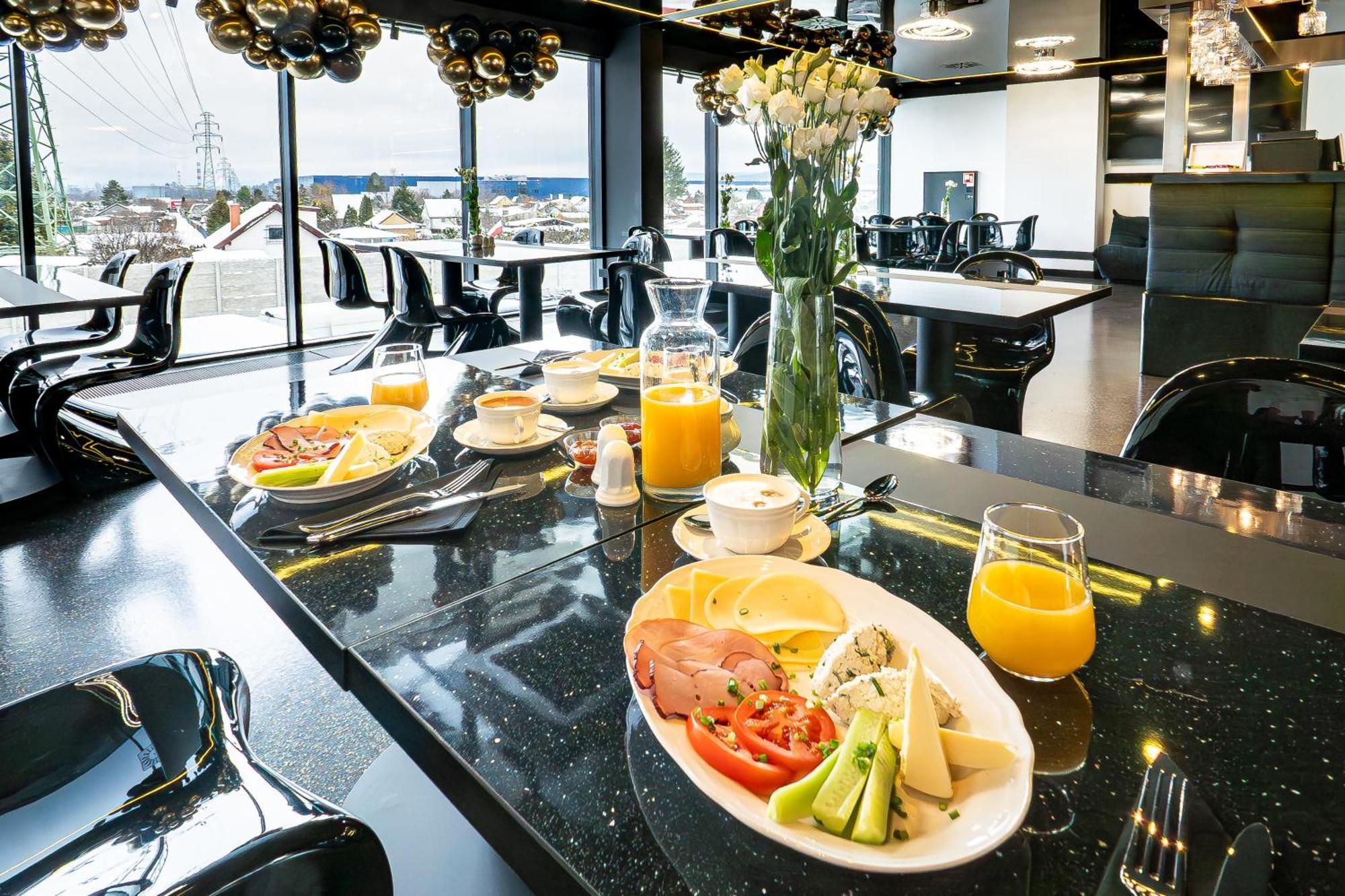 Golden Lion House Bed&Breakfast Румя Екстер'єр фото