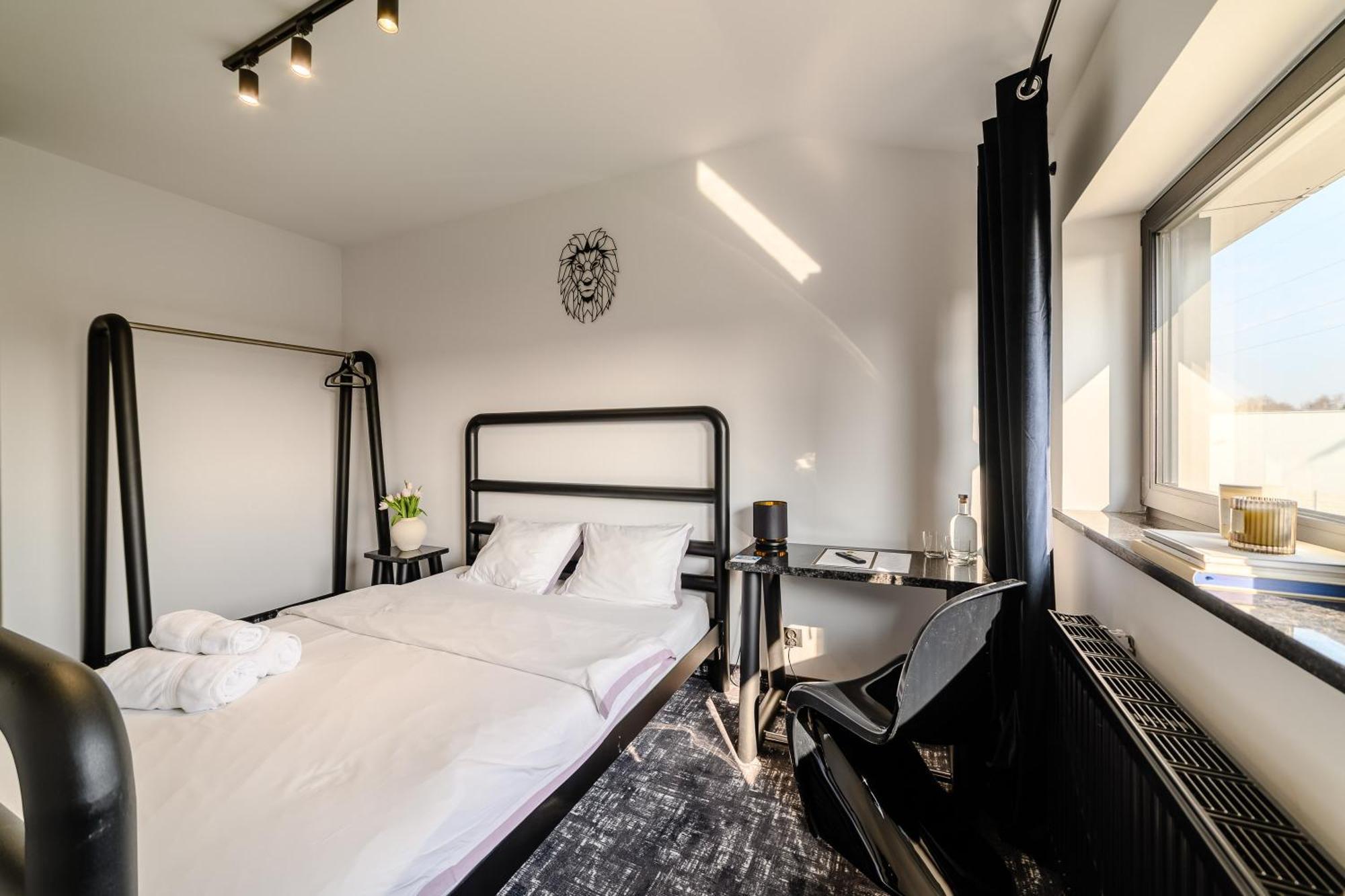 Golden Lion House Bed&Breakfast Румя Екстер'єр фото