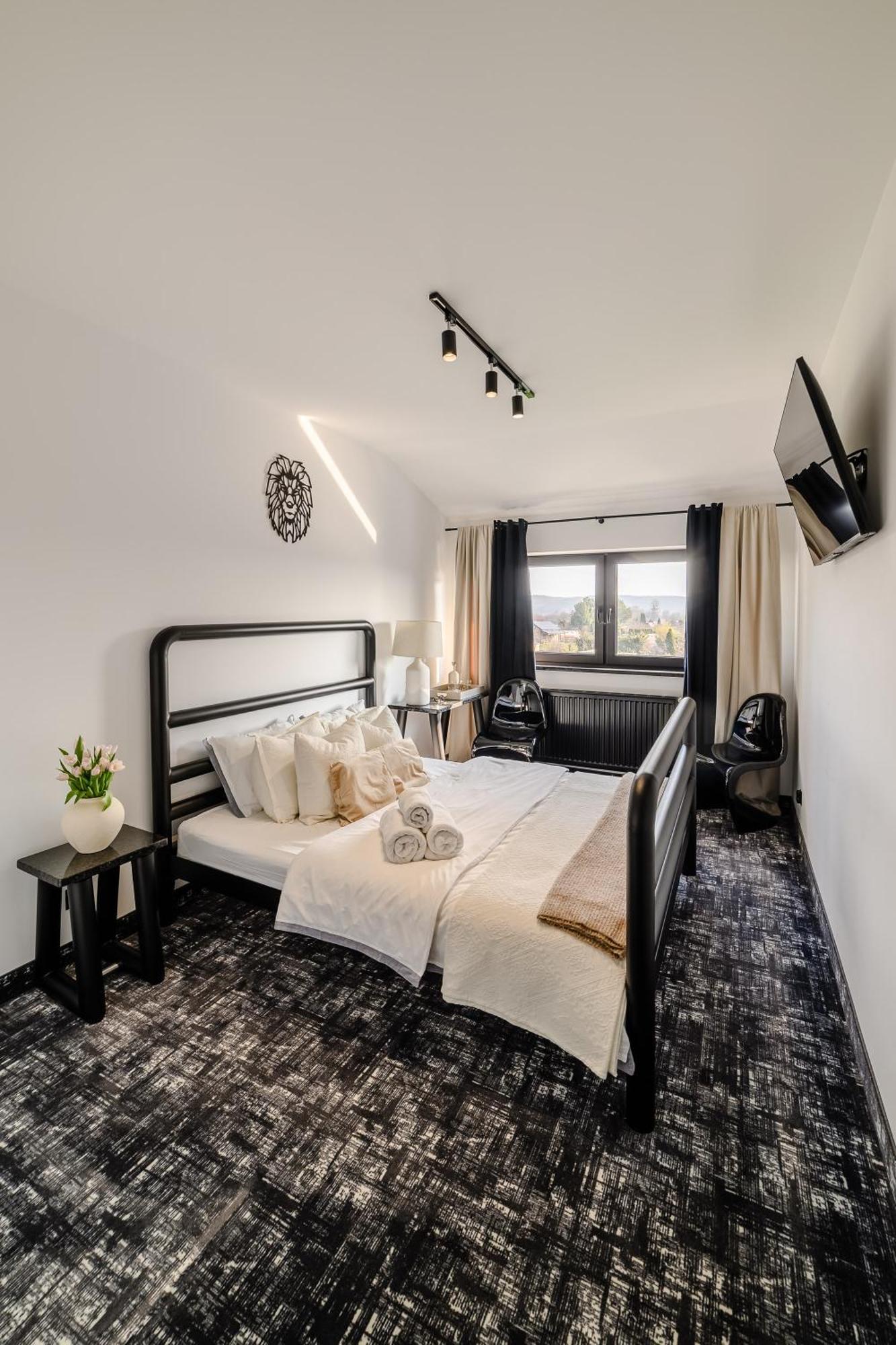 Golden Lion House Bed&Breakfast Румя Екстер'єр фото
