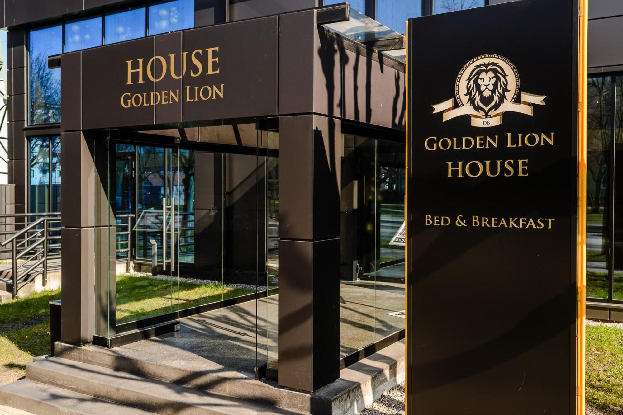 Golden Lion House Bed&Breakfast Румя Екстер'єр фото