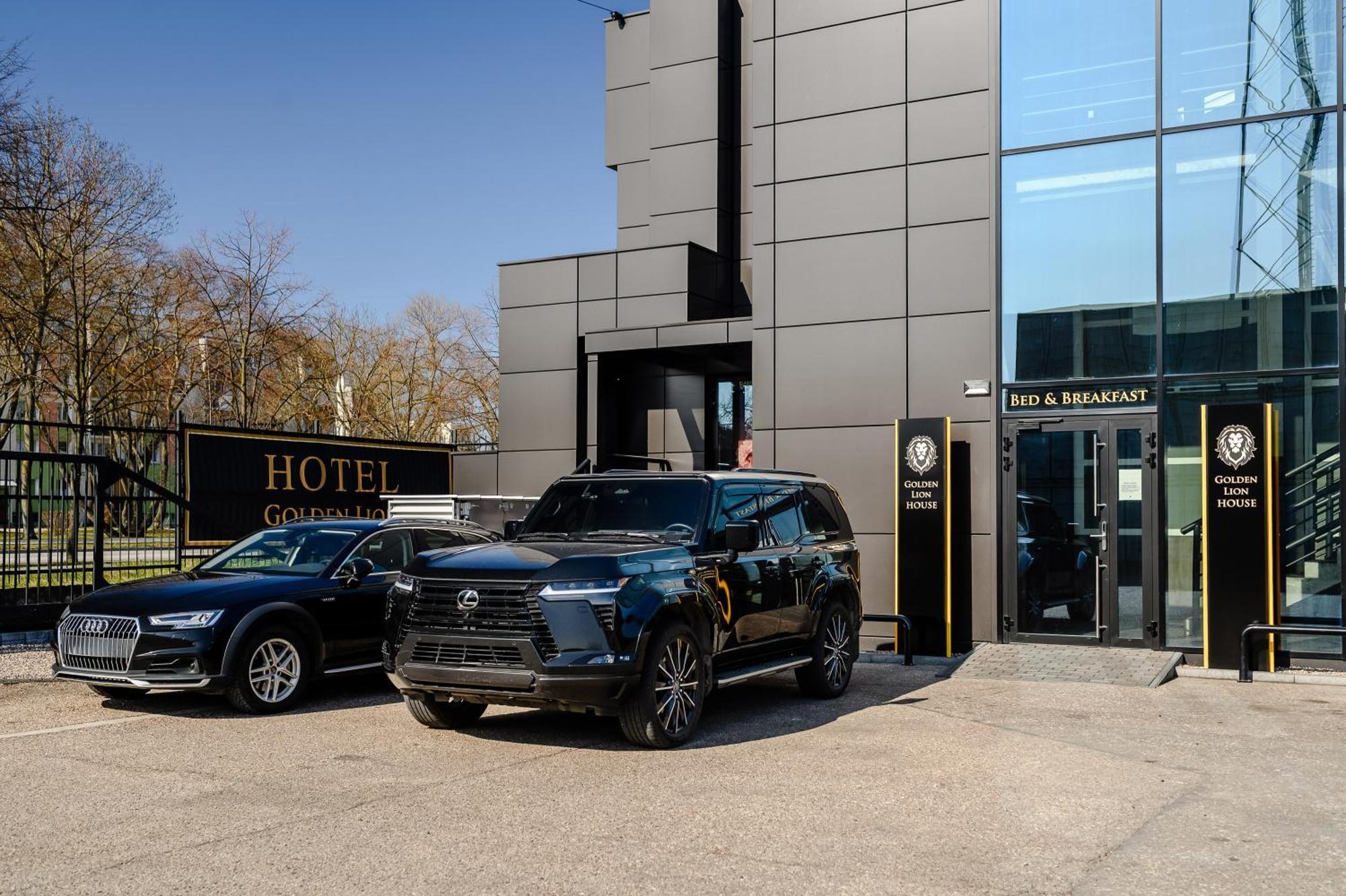 Golden Lion House Bed&Breakfast Румя Екстер'єр фото